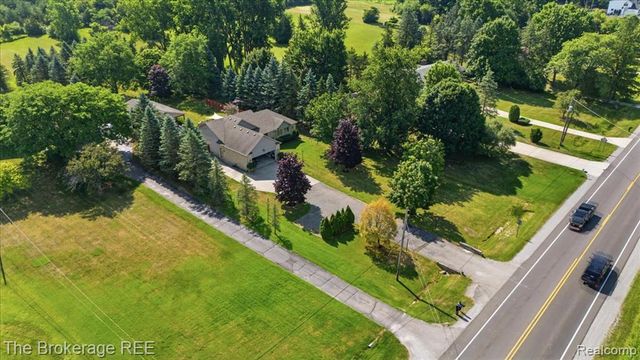6057 Center Road, Grand Blanc, MI 48439