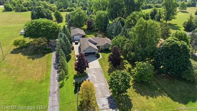 6057 Center Road, Grand Blanc, MI 48439
