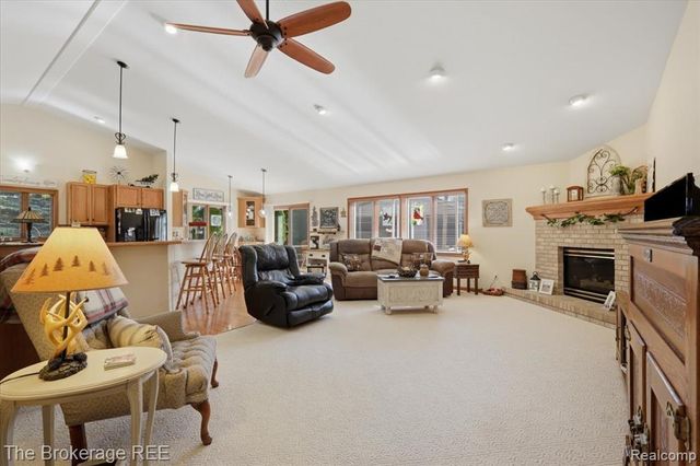 6057 Center Road, Grand Blanc, MI 48439