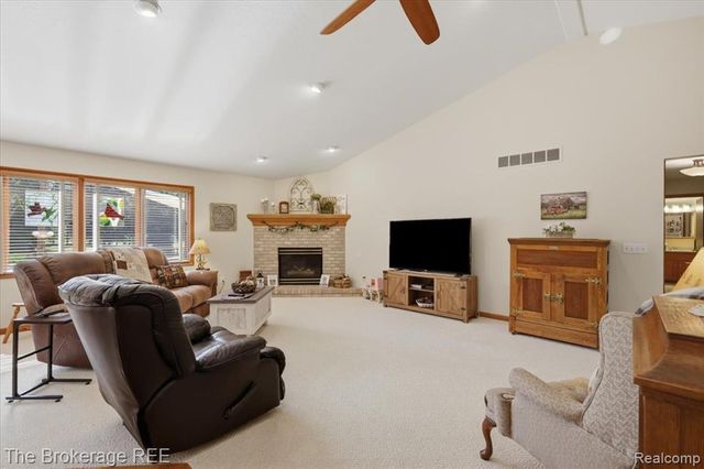 6057 Center Road, Grand Blanc, MI 48439