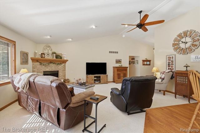 6057 Center Road, Grand Blanc, MI 48439