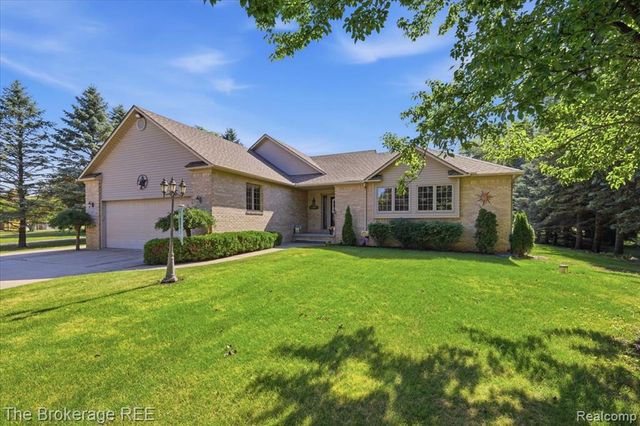 6057 Center Road, Grand Blanc, MI 48439