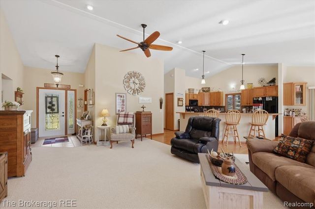 6057 Center Road, Grand Blanc, MI 48439