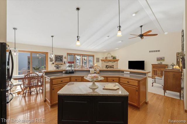 6057 Center Road, Grand Blanc, MI 48439