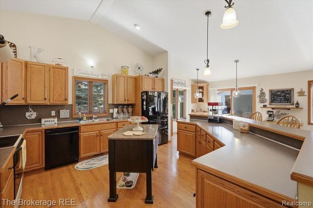 6057 Center Road, Grand Blanc, MI 48439