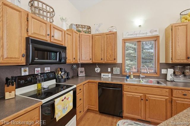 6057 Center Road, Grand Blanc, MI 48439