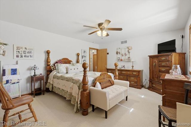 6057 Center Road, Grand Blanc, MI 48439