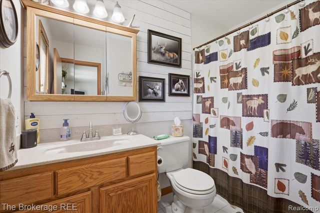 6057 Center Road, Grand Blanc, MI 48439