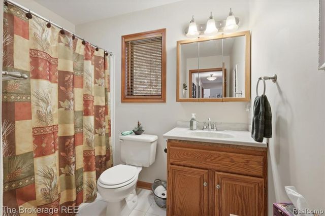 6057 Center Road, Grand Blanc, MI 48439