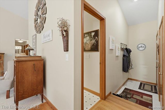 6057 Center Road, Grand Blanc, MI 48439