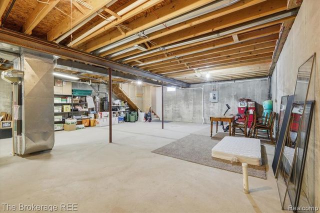 6057 Center Road, Grand Blanc, MI 48439