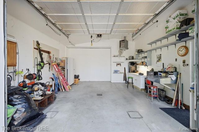 6057 Center Road, Grand Blanc, MI 48439