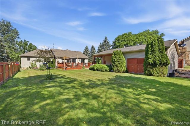 6057 Center Road, Grand Blanc, MI 48439