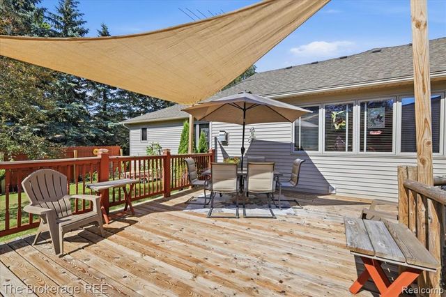 6057 Center Road, Grand Blanc, MI 48439
