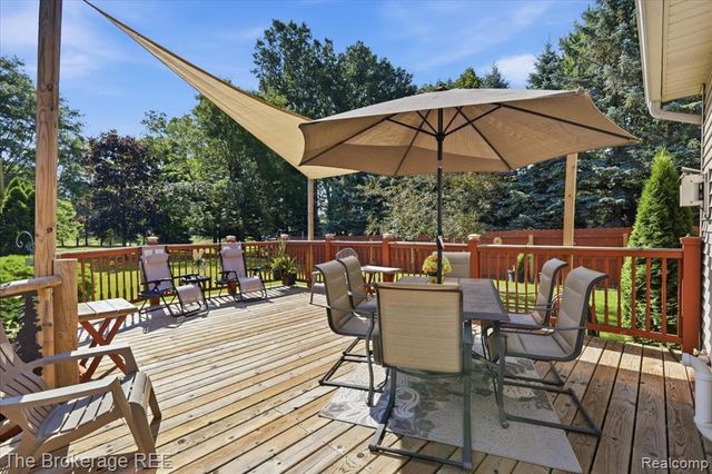 6057 Center Road, Grand Blanc, MI 48439