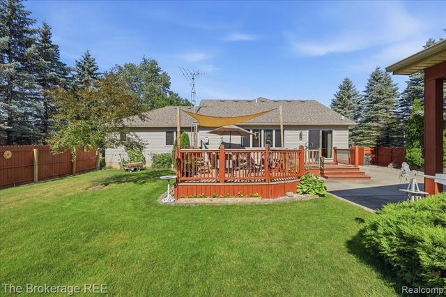 6057 Center Road, Grand Blanc, MI 48439