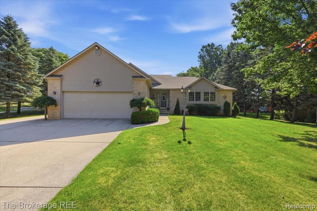 6057 Center Road, Grand Blanc, MI 48439