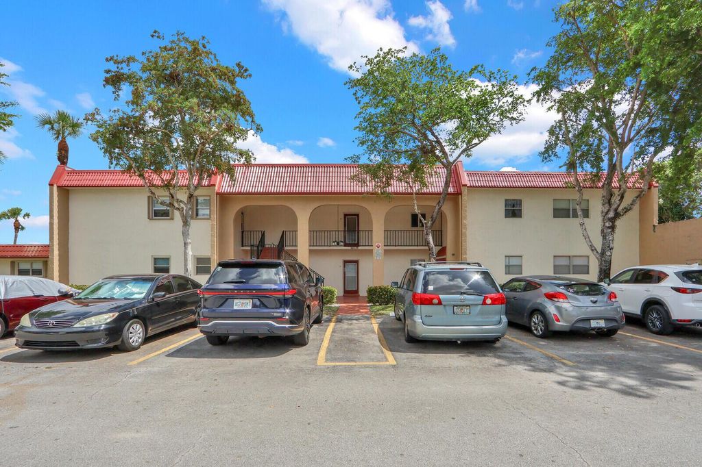 Image 2 of property listing at 201 Lake Frances Drive, West Palm Beach, FL 33411