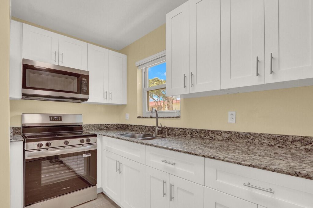 Image 6 of property listing at 201 Lake Frances Drive, West Palm Beach, FL 33411