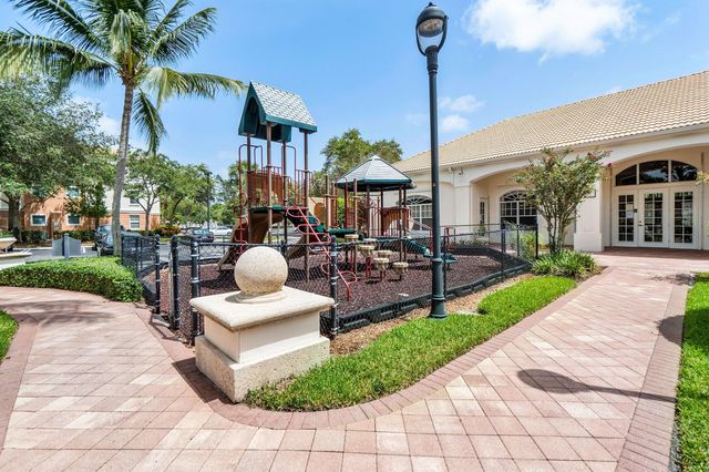 10106 W Myrtlewood Cir Circle W, Palm Beach Gardens, FL 33418