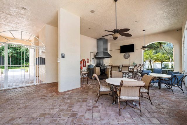 10106 W Myrtlewood Cir Circle W, Palm Beach Gardens, FL 33418
