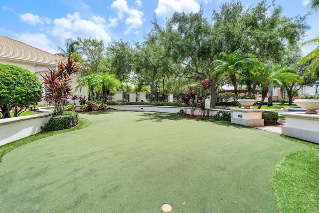 10106 W Myrtlewood Cir Circle W, Palm Beach Gardens, FL 33418
