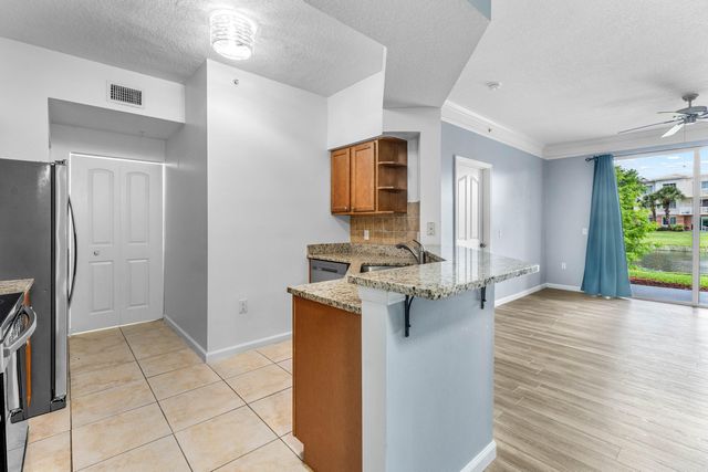 10106 W Myrtlewood Cir Circle W, Palm Beach Gardens, FL 33418