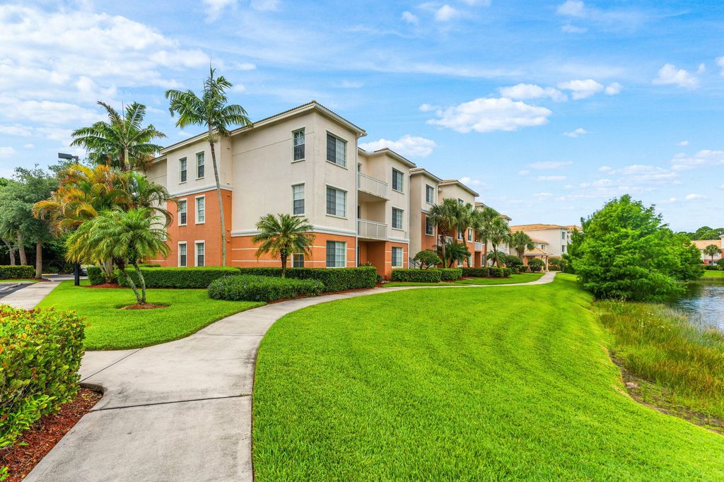 10106 W Myrtlewood Cir Circle W, Palm Beach Gardens, FL 33418