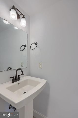 131 S OAK ST, Lititz, PA 17543