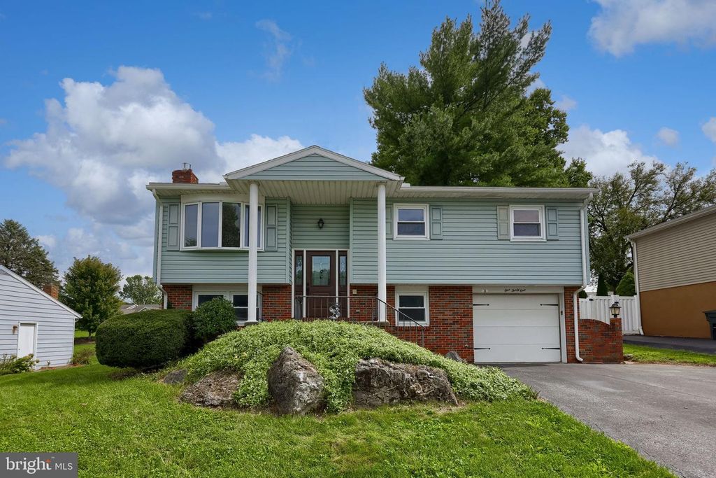 131 S OAK ST, Lititz, PA 17543