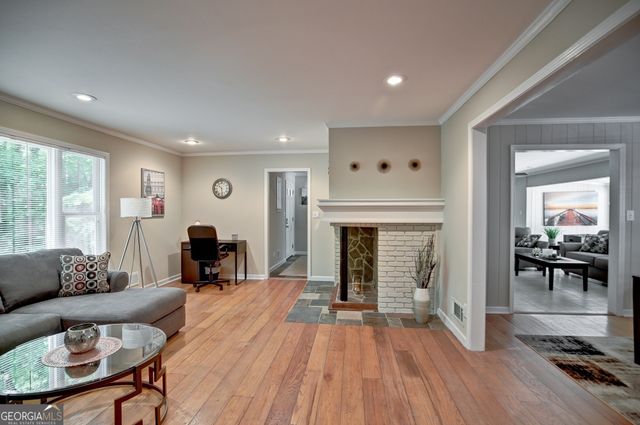2885 Duke Of Gloucester, East Point, GA 30344