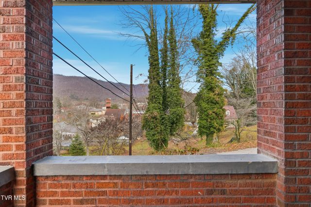 15 South Proctor Circle, Big Stone Gap, VA 24219