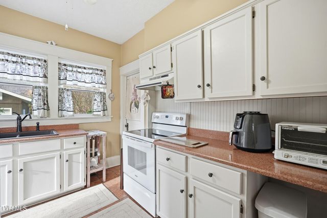 15 South Proctor Circle, Big Stone Gap, VA 24219