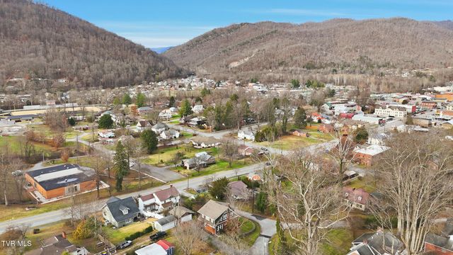 15 South Proctor Circle, Big Stone Gap, VA 24219