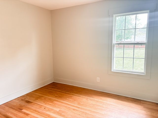 400 Circle Dr, Estill Springs, TN 37330