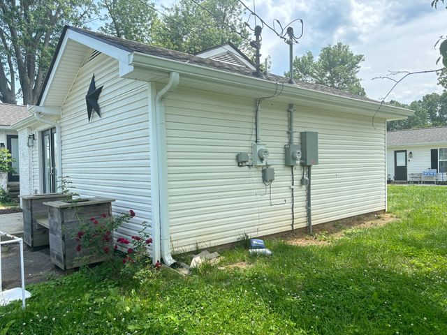 400 Circle Dr, Estill Springs, TN 37330