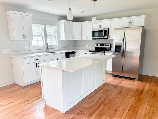 400 Circle Dr, Estill Springs, TN 37330