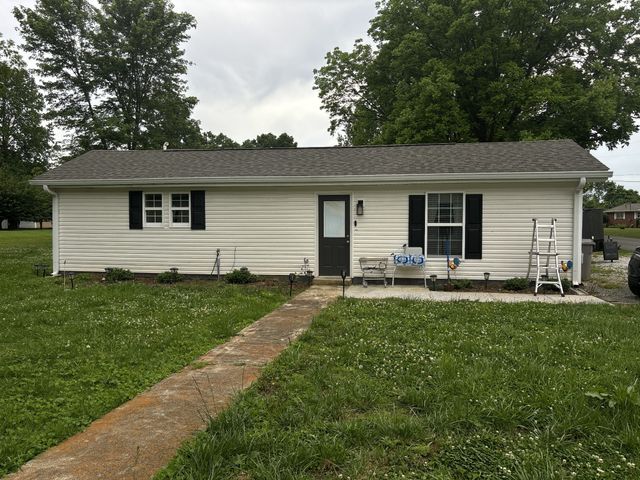 400 Circle Dr, Estill Springs, TN 37330