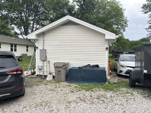 400 Circle Dr, Estill Springs, TN 37330