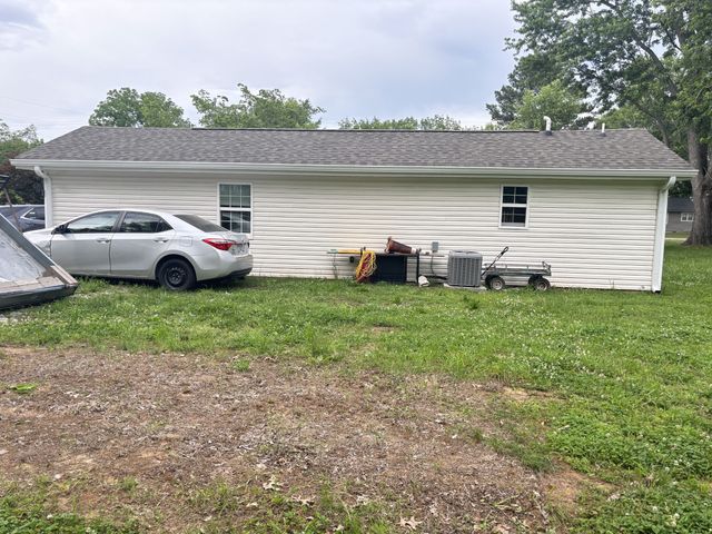 400 Circle Dr, Estill Springs, TN 37330