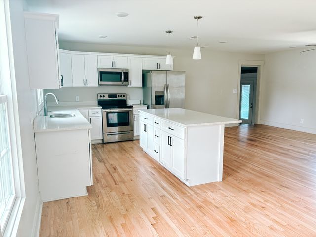 400 Circle Dr, Estill Springs, TN 37330