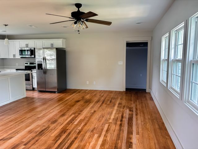400 Circle Dr, Estill Springs, TN 37330