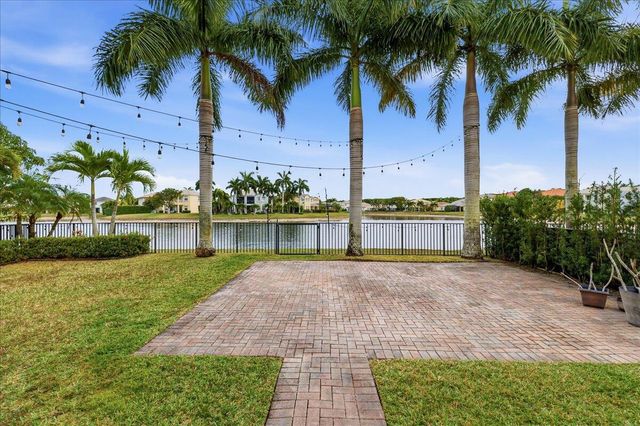 9572 Phipps Lane, Wellington, FL 33414