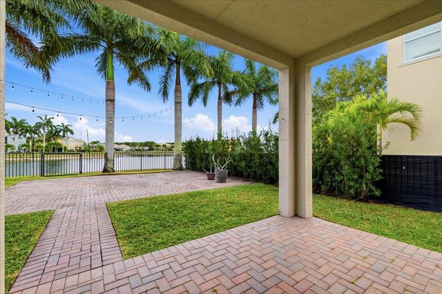 9572 Phipps Lane, Wellington, FL 33414