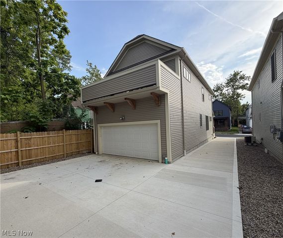 1885 Woodlawn Avenue, Cleveland, OH 44112