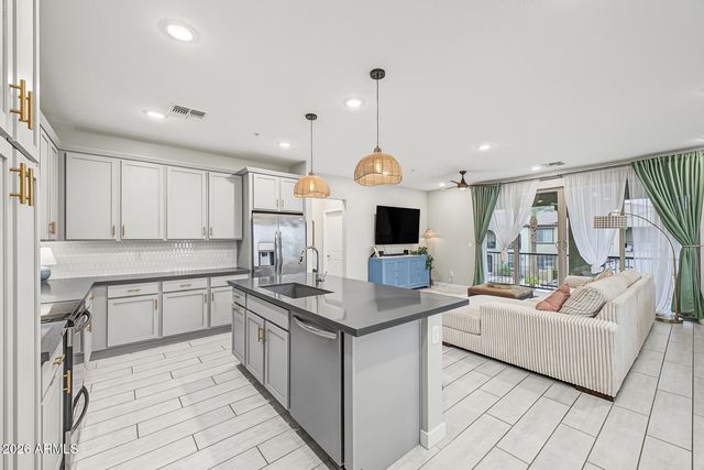 155 N LAKEVIEW Boulevard 227, Chandler, AZ 85225