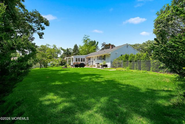 98 Woodridge Avenue, Toms River, NJ 08755