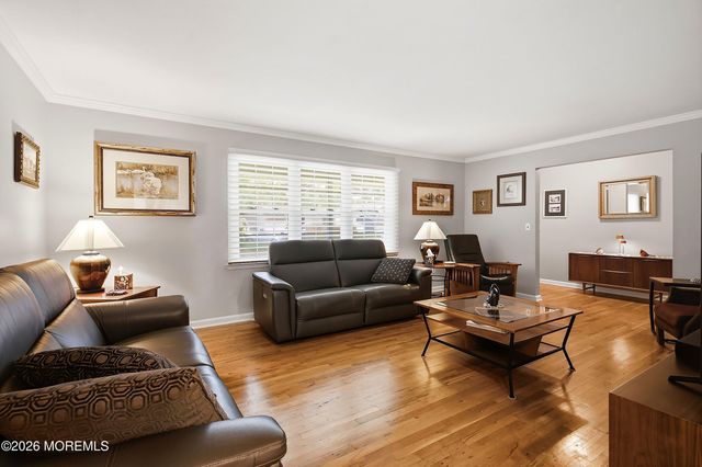 98 Woodridge Avenue, Toms River, NJ 08755