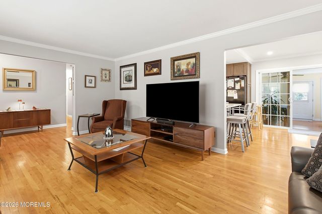 98 Woodridge Avenue, Toms River, NJ 08755