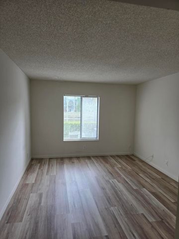 1106 Green Pine Boulevard F1, West Palm Beach, FL 33409